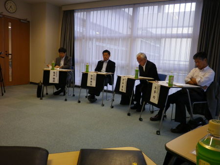 14   第二部評価検討会（４名の外部委員の方々）.JPG
